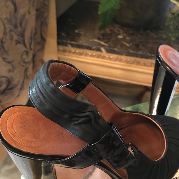 SANDAL - Picture 3 of 5